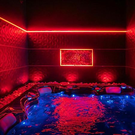Loveroom O Diable Des Plaisirs Avec Jacuzzi Tourcoing Dış mekan fotoğraf