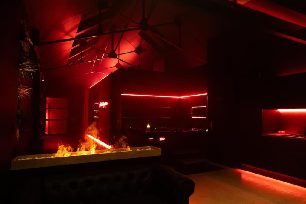 Loveroom O Diable Des Plaisirs Avec Jacuzzi Tourcoing Dış mekan fotoğraf