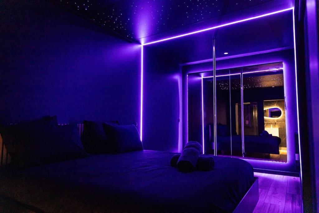Loveroom O Diable Des Plaisirs Avec Jacuzzi Tourcoing Dış mekan fotoğraf