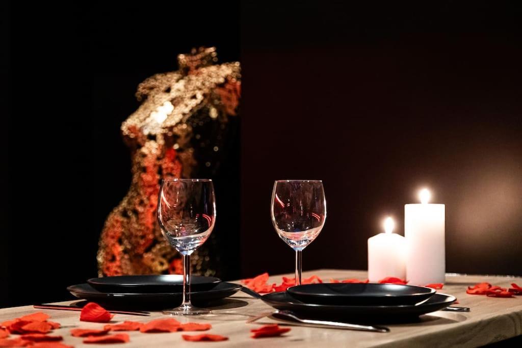 Loveroom O Diable Des Plaisirs Avec Jacuzzi Tourcoing Dış mekan fotoğraf