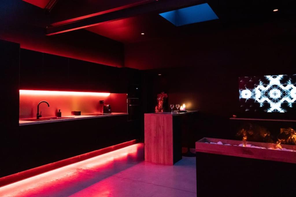 Loveroom O Diable Des Plaisirs Avec Jacuzzi Tourcoing Dış mekan fotoğraf