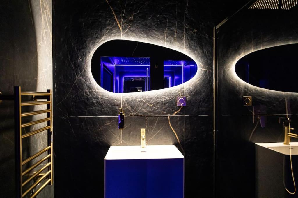 Loveroom O Diable Des Plaisirs Avec Jacuzzi Tourcoing Dış mekan fotoğraf