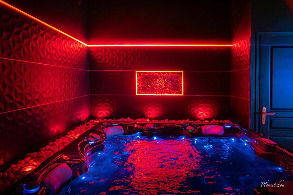 Loveroom O Diable Des Plaisirs Avec Jacuzzi Tourcoing Dış mekan fotoğraf